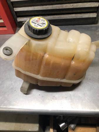 1997-2003 Ford F-150 Coolant Reservoir 1