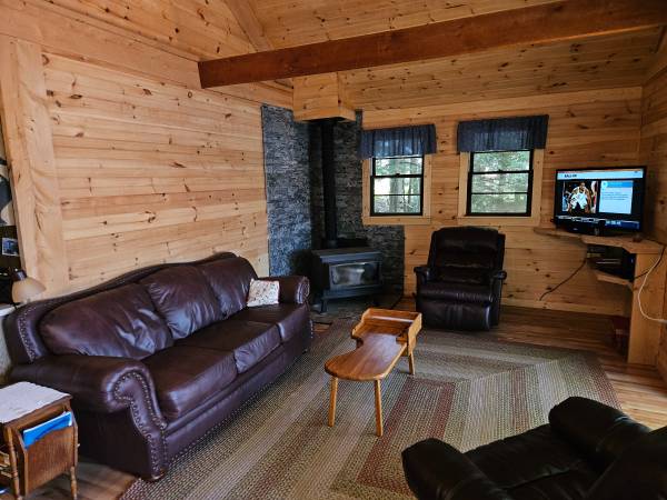 $185 / 3br - 1000ft2 - Maine Lakefront Cottage Fall Rental (Readfield)63656212498817123