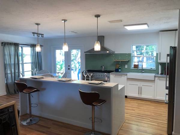$3680.00 / 3br - 1750ft2 - Single-family home on one-half acre off tree-lined Riverland Road.64051002871169120