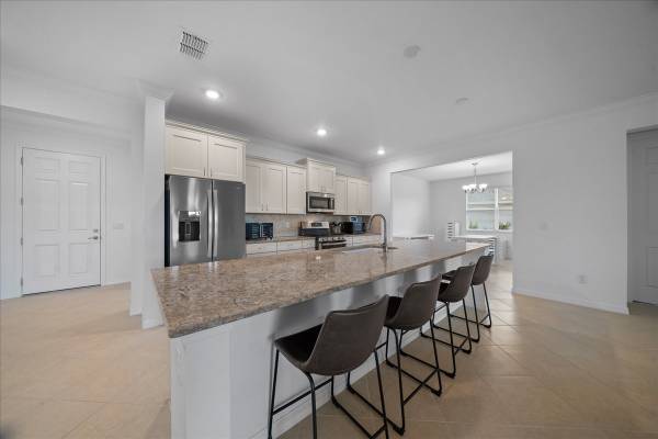 $379,900 / 3br - 3/3 Stunning Home in 55+ Community! (Ocala)63963327289347124