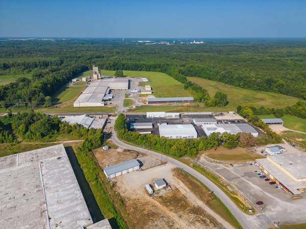 $1,700 / 2500ft2 - Warehouse 2500SF (Jackson)63612441632643124