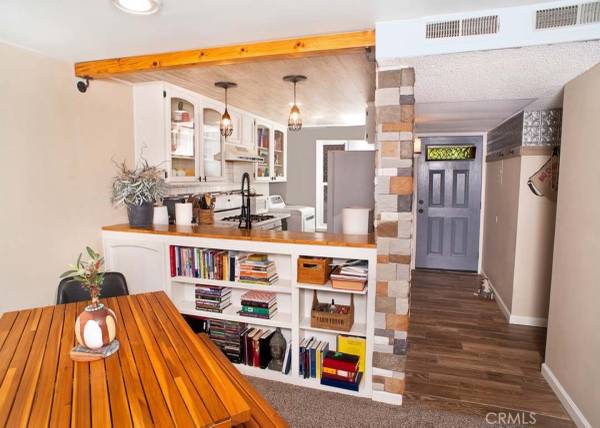 WELL-MAINTAINED CONDO WITH GEORGEOUS POND VIEW AND WALKING PATHS!!! 1