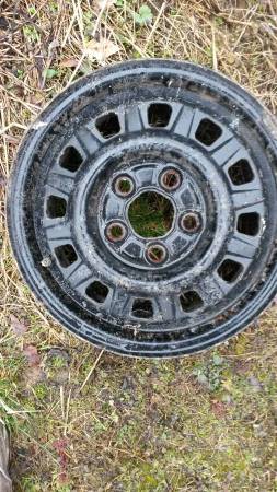 13" (5) Hole Steel Auto Wheel Tire Rim 1