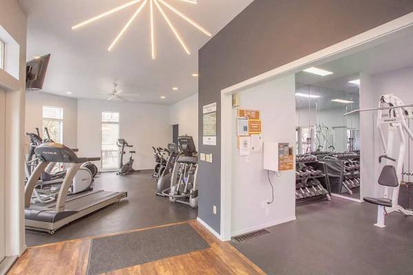 $1,515 / 1br - 677ft2 - Pet Park, Fitness Center, Electronic Thermostat (12200 SE McLoughlin Blvd, Milwaukie, OR)63831398308481121