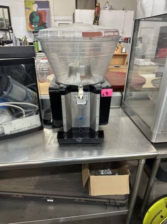 8 Gallon Refrigerated Beverage Dispenser 1