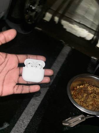 Apple Airpods 4.º generación - $110 (Laurel)62961762757123122