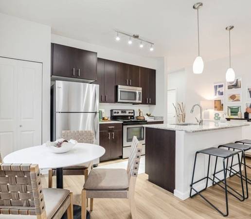 $1,925 / 2br - 1003ft2 - Fogata al aire libre, Isla de cocina, 2H/2B (SW 172nd Terrace, Beaverton, OR)63831464828929121