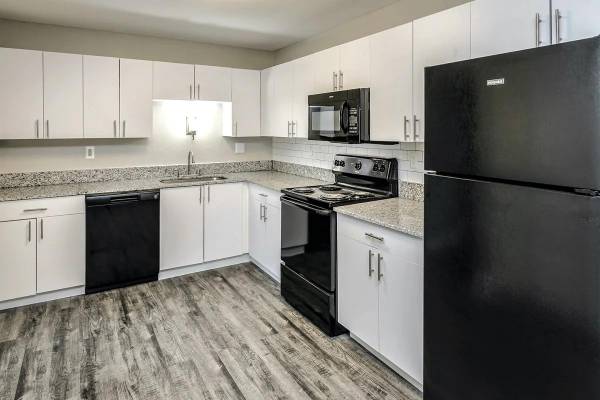 $1,099 / 2br - 888ft2 - Patio/Balcony, Newly-Renovated, Detached Garages, Ceiling Fan63968761648002123