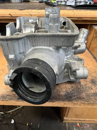 Kawasaki KX 450 F cylinder head - $300 (Enumclaw)63471461170051124