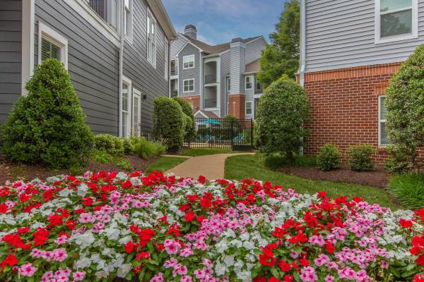 $2,410 / 2br - 1081ft2 - 2BD 2BA, Breakfast Bar, Cable Available (4201 Jefferson Oaks Cir, Fairfax, VA)64040362592002120