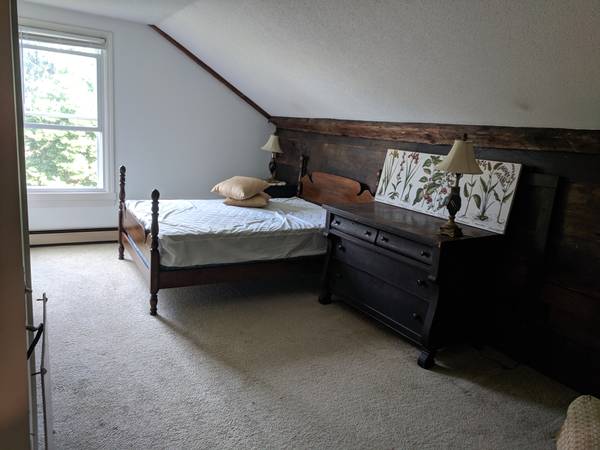 Large 1BR unit, Walk to UMass 1