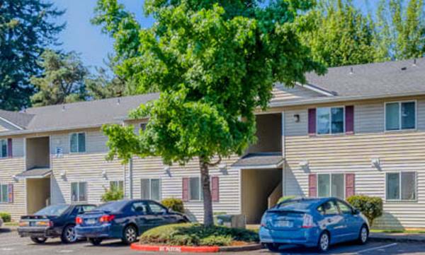 $1,550 / 2br - $1700 OFF - Outskirts of Portland, On-Site Maintenance, WD Included (Glenfair)63867270510465122