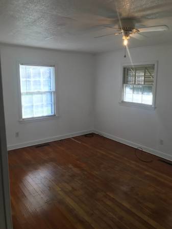 $1,640 / 3br - 1250ft2 - 3 dormitorios 1 baño (Goldsboro)63897185419906121