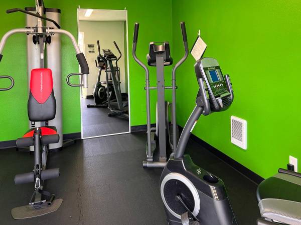 $1,695 / 2br - 900ft2 - ¡Un mes gratis! ¡Disponible en el último piso! (Fuera del camino trillado pero cerca de todo)63831535809665123
