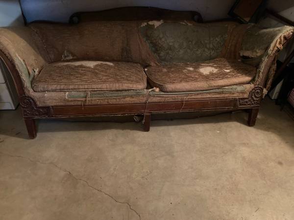 Victorian Horsehair Sofa 1