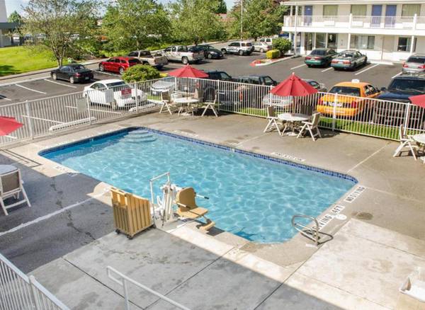 $599 / 1br - Fast WiFi, Front Desk Service, Cable TV, Pool > Amazing Per Week Rate (Tacoma South)63659499708675122