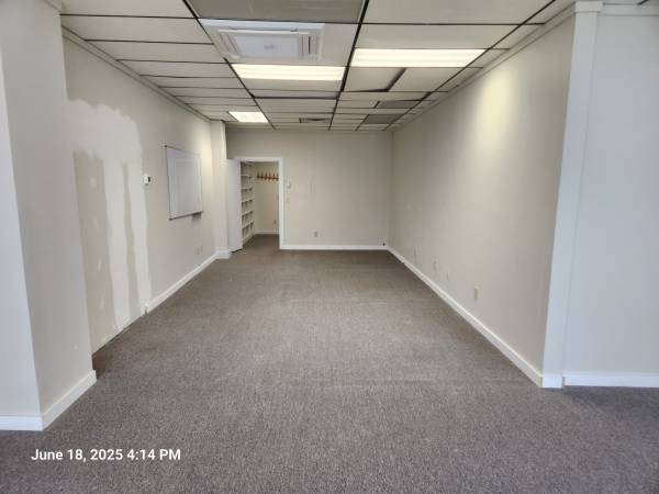 $1,345 / 815ft2 - AVAILABLE NOW Downtown office space Brown's Mall (Gloucester)63996549088003121