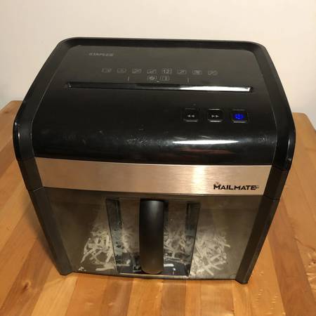 Staples Mailmate Shredder 1