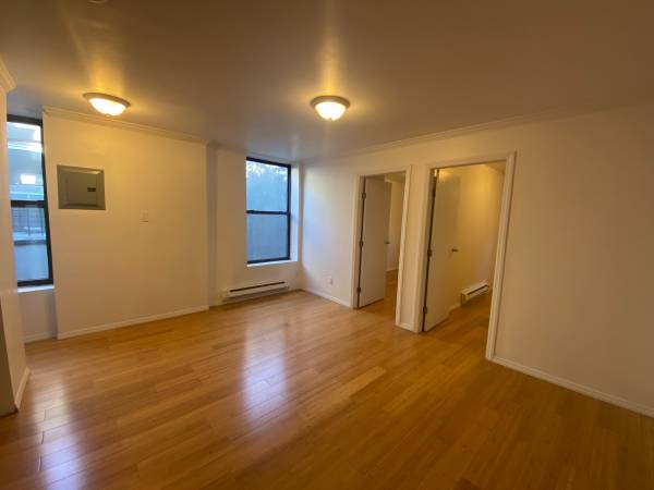 $2,650 / 2br - 800ft2 - WHAT A DEAL!SUNNY LARGE 2 BED!CLOSETS!HUGE COMMON AREA!NEAR SUBWAY! (Crown Heights)63809042264577123