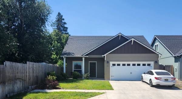 795 Nicholas Lee Way  (property 1875) 1