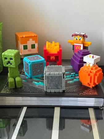 Minecraft lot: McDonald’ figurines, creeper, potion, book 1