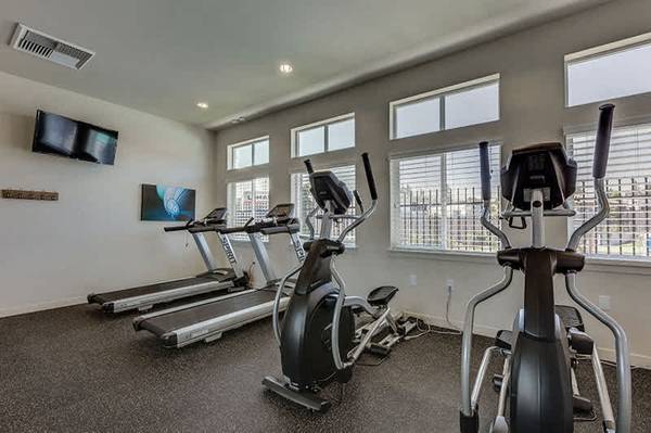 $1,550 / 2br - 2/bd, Swimming Pool, Dishwasher (14108 Meridian Ave E, Puyallup, WA)63910064013570121