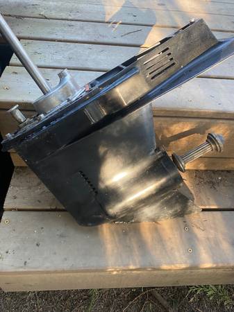 Mercury outboard lower unit - $250 (Montlake)62969129063041120