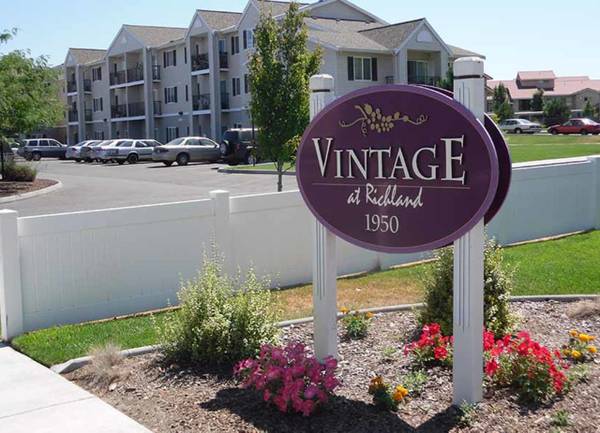 $1,122 / 2br - Housing Vouchers Welcome, Fitness Center, In House Theatre (1950 Bellerive Drive, Richland, WA)63624250660865122
