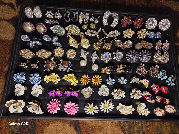 650 pcs jewelry lot 1