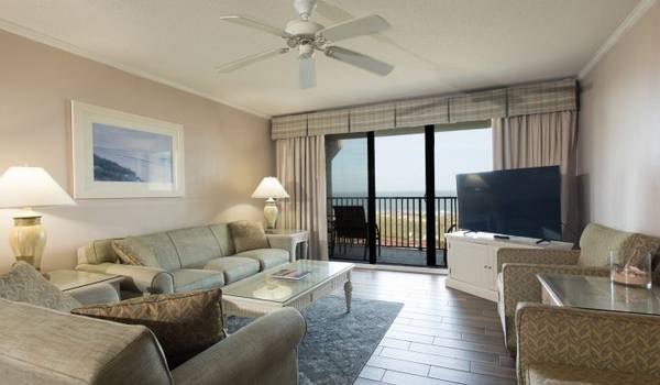$2,500 / 3br - HILTON HEAD ISLAND , XMAS TIME OCEAND FRONT CONDO64029211652610124