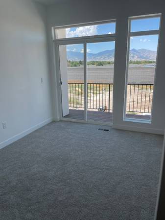 $800 / 4br - HABITACIÓN ACOGEDORA CON BALCÓN (West Valley City)63670989759105120