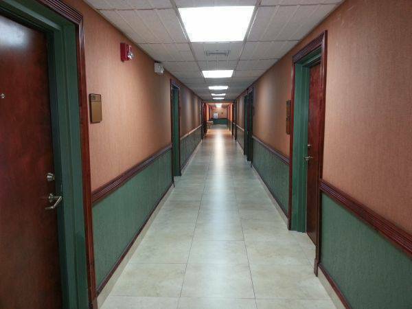 $995 / 800ft2 - ****North Miami Beach  $995 Office space / hair salon For Lease *** (North Miami Beach)63983674392194121