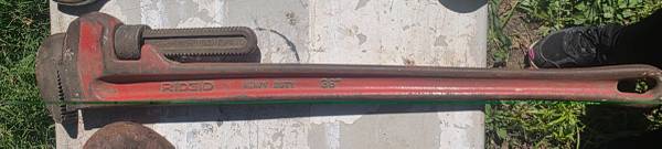 Rigid heavy duty 36in pipe wrench 1