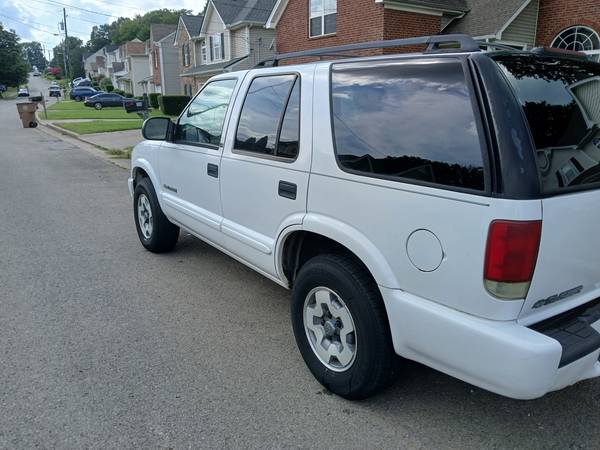 2002 Chevrolet Blazer 4x4.. Garage kept - $3,400 (Nashville)63624888734465124
