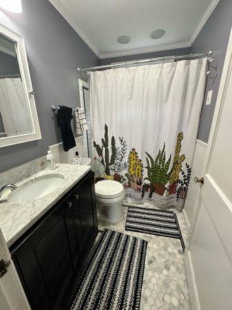 $1,300 Lrg rm in cozy Arlington/Falls Church house - $1300 incl util (Arlington)64040192444290123