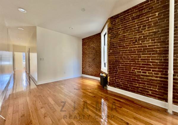 $2,995 / 2br - NO FEE Charming 2BR Top Floor in Fort Greene By Wegmans (Fort Greene / Brooklyn Navy Yard / Fort Greene Park)63816625388673120