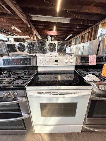 Samsung white electric Range For Sale 1