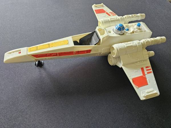 「スター・ウォーズ」Ｘ−ウイングファイター　Kenner社製（1978） A Look at the 1978 Kenner Star Wars X-Wing and TIE Fighter