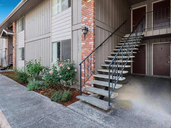 $1,350 / 1br - Quiet 1 Bed for RENT! || Small-Town Atmosphere, Upscale Interiors (Keizer)63660394612867121