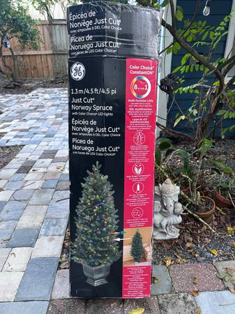 Christmas tree 4.5 feet 1