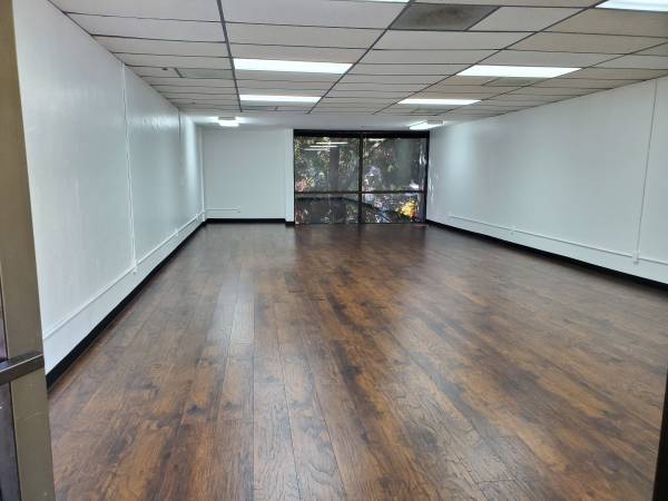 $2,645 / 1150ft2 - $2.00 + Ult. BIG ROOM, SEVERAL USES. BEAUTIFUL BUILDING. GREAT PARKING (Mission Valley)63775653399681120