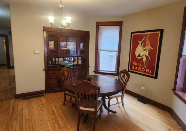 $2,075 / 2br - 1250ft2 - Charming and Spacious 2BD/2BR Unit, Utilities Included(Furnished) (Chicago)63959874836866123