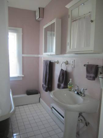 $75 / 2br - The Charmer - 2nd Floor Flat - Furnished -fully - (Bellingham - Columbia)63509634381187124