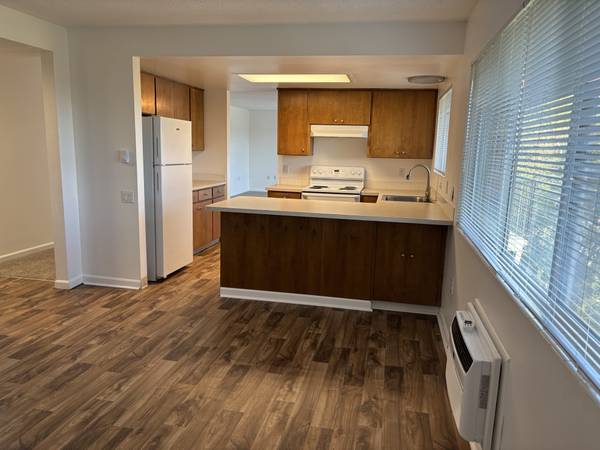 $2,300 / 2br - 1360ft2 - King City Apartments a 55 and Better Community (King City)63777026684289122