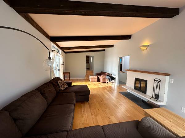 3534 Lorraine Rd - 3 Bedroom + Den on Mt. Tolmie 3