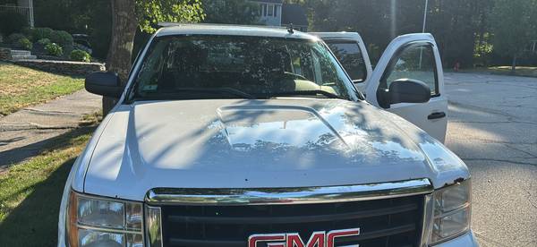 2008 gmc sierra - $2,50063441283978881121