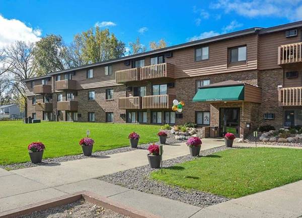 $1,045 / 2br - 875ft2 - Affordable 2BR – Great Value in Central Location (1310 15th Street North, St. Cloud, MN)63988653161859121