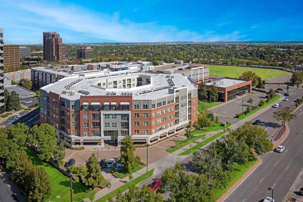 $2,300 / 2br - 1211ft2 - Generously Sized Tub & Shower, Work Stations, 9 & 10-Foot Ceilings (Denver Tech Center)63973500039042122