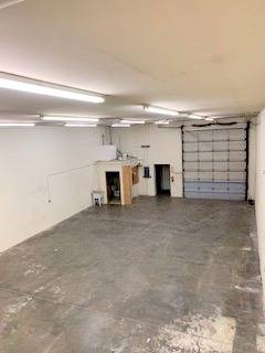 $3,140 / 2325ft2 - Warehouse / Shop with small office on Southside (Anchorage)63416718800003121