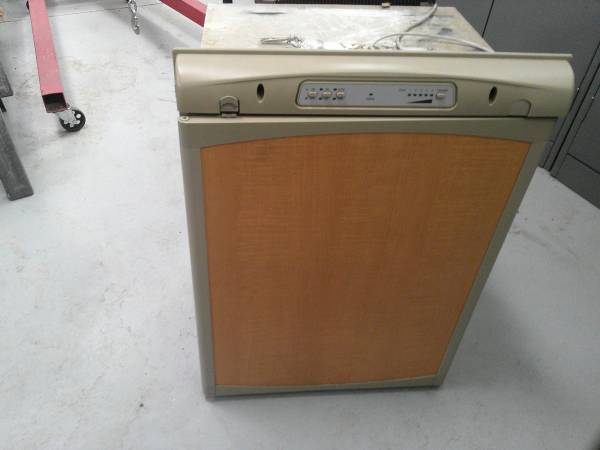 Dometic RM2354 RV Fridge 1